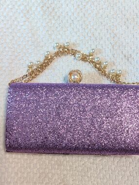 Elegant Clutch w/Pearl-Accented Chain